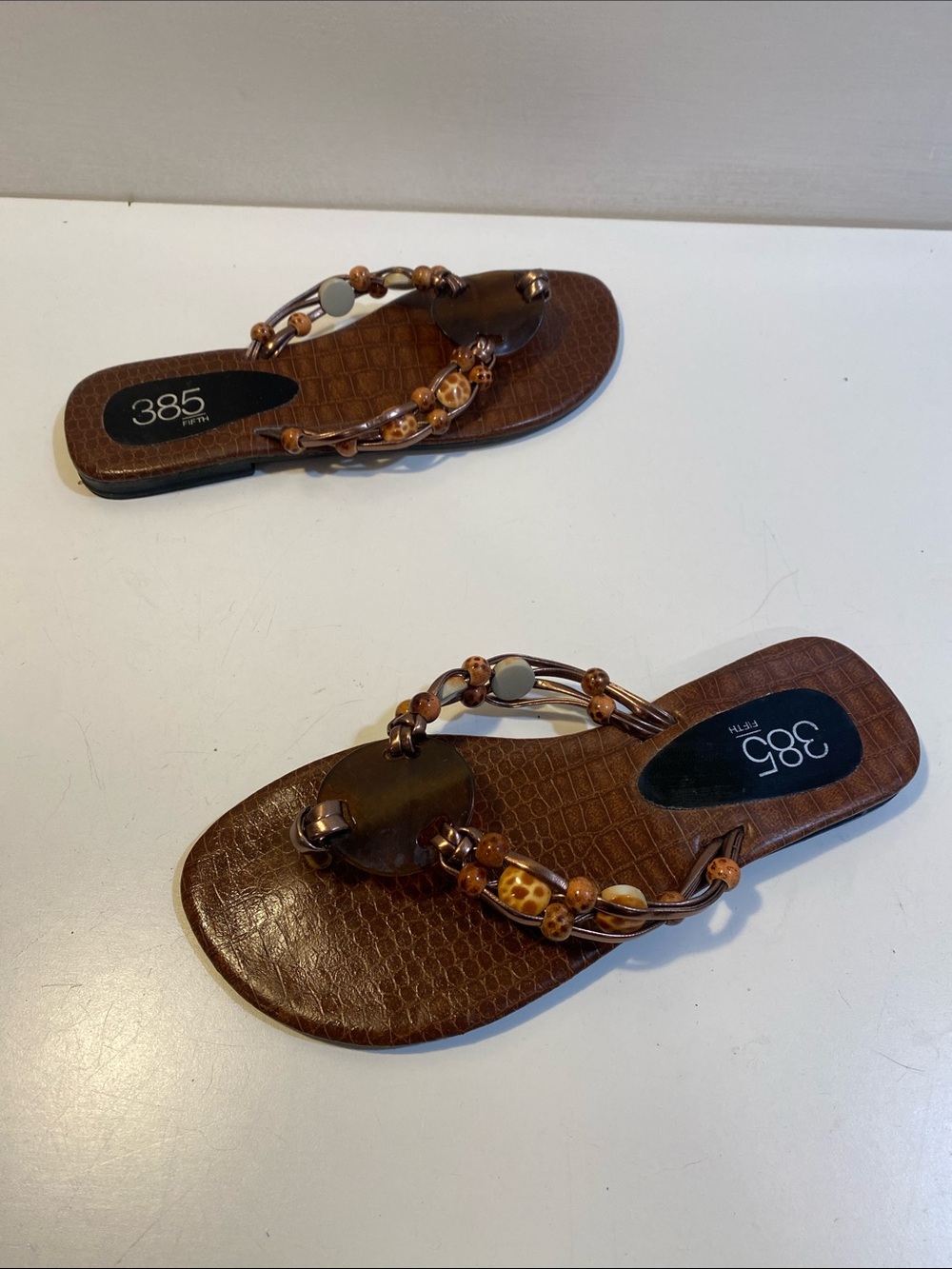 385 FIFTH Brown Beaded Thong  Sandal Sz 6
